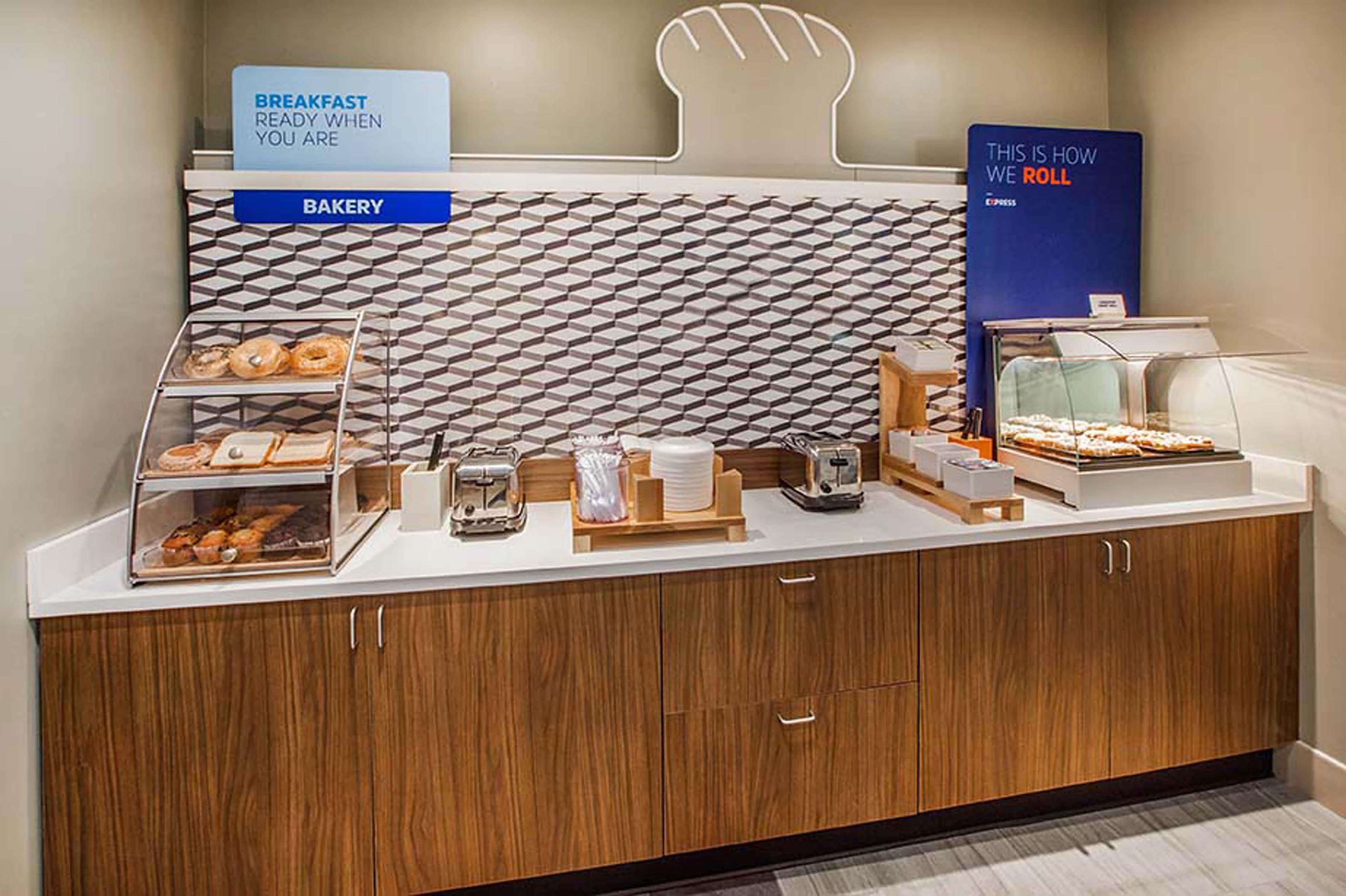 Holiday Inn Express Hotel & Suites Greenville-I-85 & Woodruff Road By Ihg Екстериор снимка